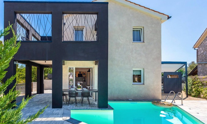 Sveti Ivan Dobrinjski House | Amazing home in Sveti Ivan Dobrinjski