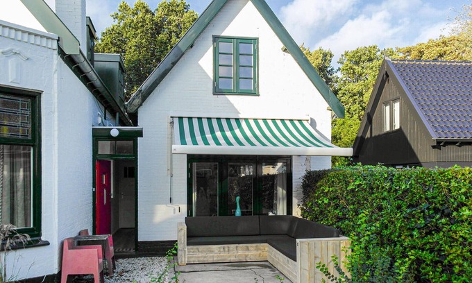 Bergen House | Amazing home in Bergen with WiFi
