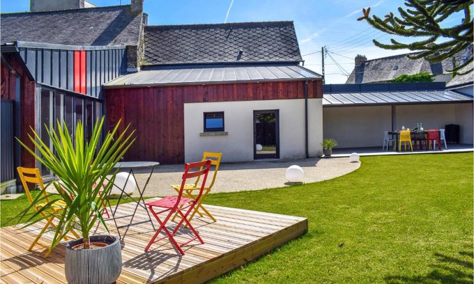 Le Vieux-Bourg House | Amazing Home In Le Vieux-Bourg