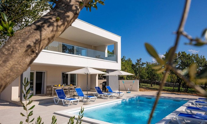 Maslenica House | Amazing home in Maslenica with WiFi