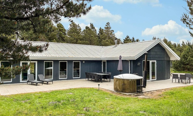 Bolilmark House | Amazing home in Rømø with kitchen