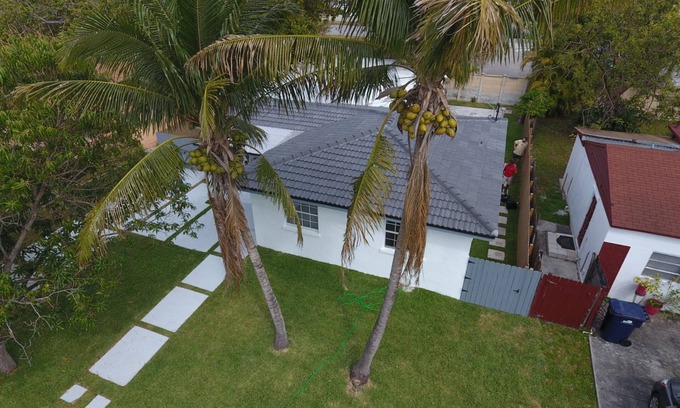 Ojus House | "AMAZING HOUSE FOR BIG FAMILY4 BD/3 BATHThe house capacity it’s for 10 people.