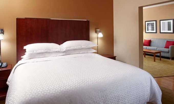 Southeast Houston House | Amazing Houston Vacation! Onsite Pool, Free Parking, Near Crenshaw Park!