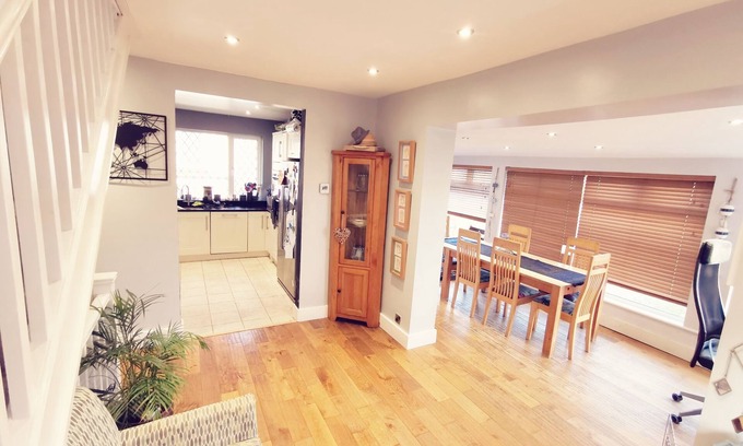 Brighton House | Amazing Large Family Home