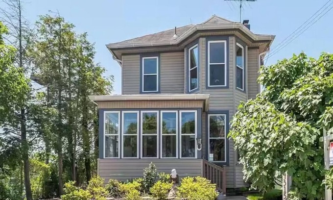 Hyattsville House | Amazing Location, 2700 sqft, 5-bedroom, Family-friendly, 1 Mile from DC