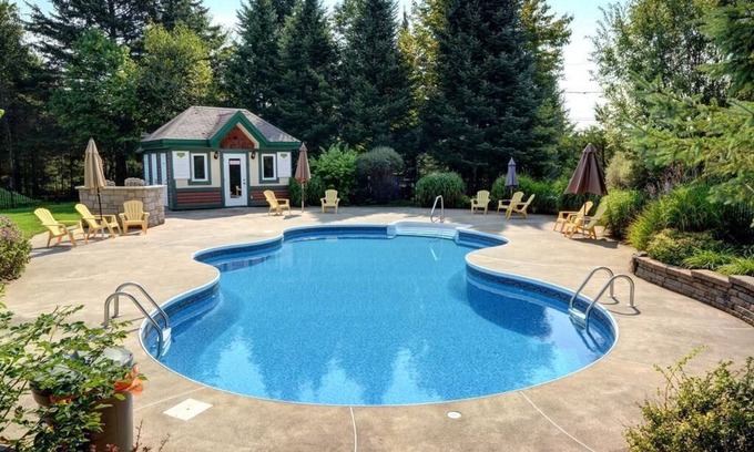 Mont-Tremblant House | Amazing Location in Tremblant - Pool Access & Golf Course Views