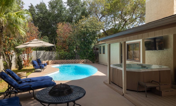 North Central Thousand Oaks House | Amazing Modern Retro Pool Home, with state of the art Jacuzzi hot tub