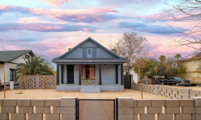 Governmental Mall House | Amazing "NEW" Oasis! Pool, WIFI Mins to DT Phoenix, ASU & PHX Airport