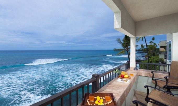 Kailua-Kona Condo | Amazing 🏄‍♀️ Oceanfront Penthouse 🐬 Newly Renovated! - Banyan Tree 403C 🌅