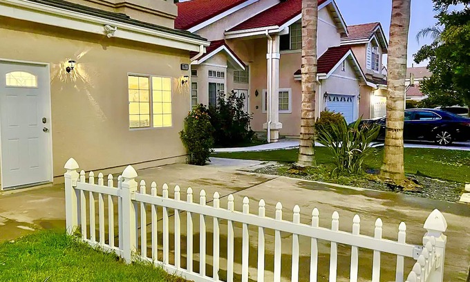 Reseda House | Amazing one bedroom guest house