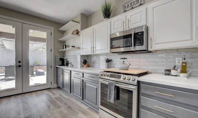 Enterprise House | Amazing Pool House Mins from Strip! Outdoor Oasis!