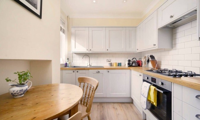 Hobbayne Apartment | Amazing & Rustic 2BR Flat