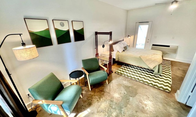 Smithville Apartment | Amazing Studio at Red Owl Courts