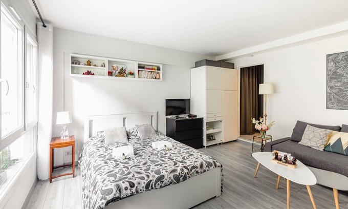 La Villette Apartment | Amazing Studio For 2 near La Villette