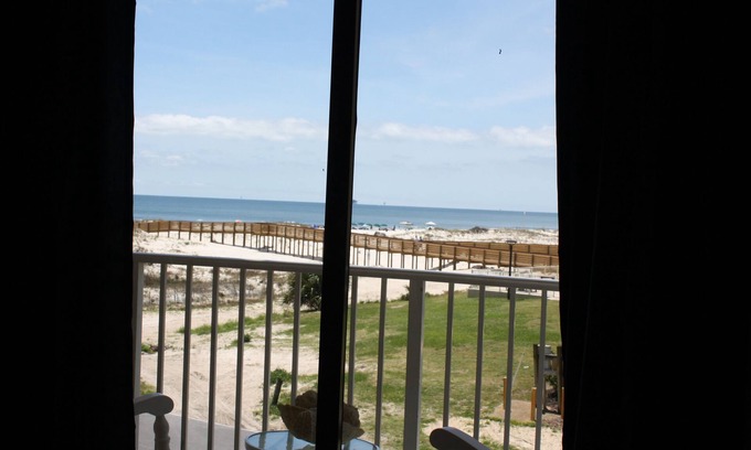 Alabama Gulf Coast Condo | Amazing View and Cool Beach Vibe