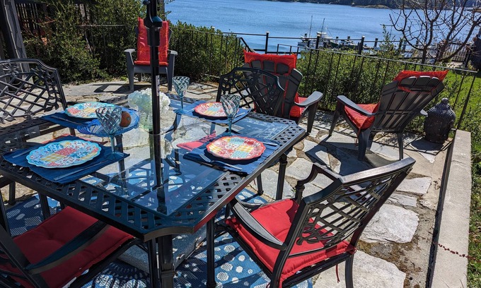 Sooke House | Amazing views! OCEANFRONT Waterfront Location!