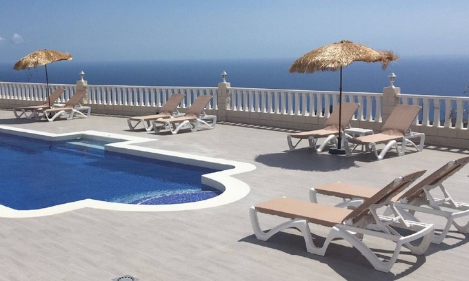 Adeje Villa | Amazing Views - Stunning Villa - Sleeps 12 - 20 Mins South Airport