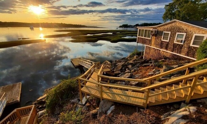 Gloucester Cottage | Amazing Waterfront/Access 4BDRM in Riggs Point