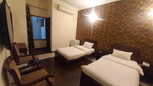 G-7 Sector Hotel | Ambassador Inn