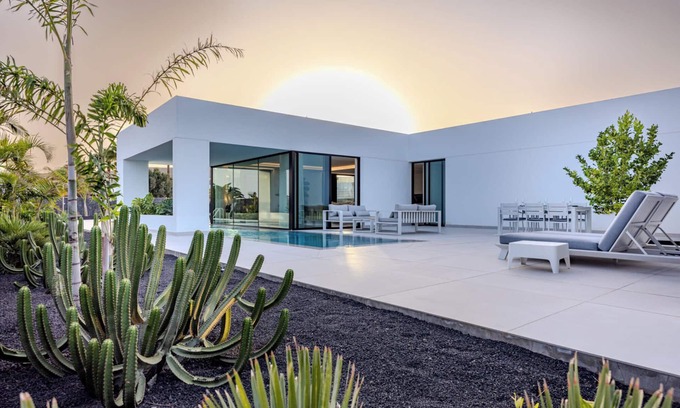 Puerto Calero Villa | Ambiant | Serene elegance in a privileged location