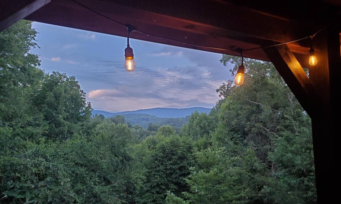 Boone Cabin | Amen Corner - Close to Boone! Hot Tub, Pet Friendly, Ping Pong, Foosball, Mountain Views