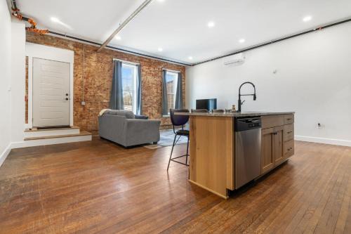 Millersburg Apartment | American Hall