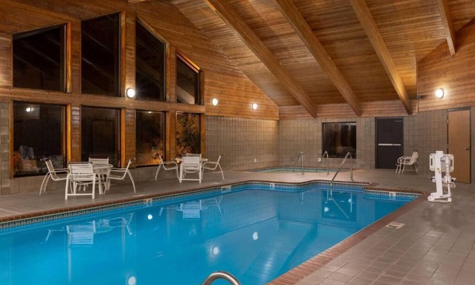 Oakdale Hotel | American Suites Coralville Iowa City