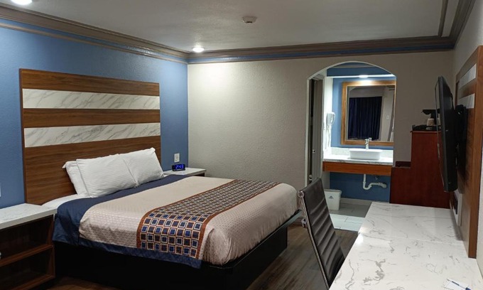 Alvin Hotel | Americas Best Value Inn & Suites-Alvin/Houston