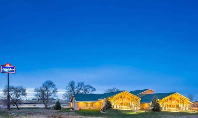 Chamberlain Hotel | AmericInn by Wyndham Chamberlain Conference Center