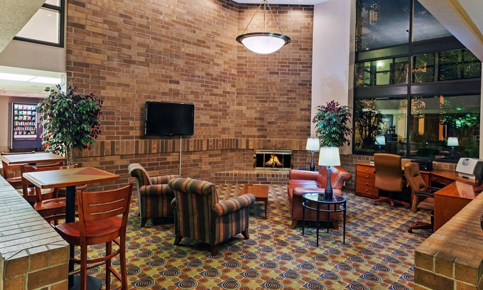 Omaha Hotel | AmericInn by Wyndham Omaha