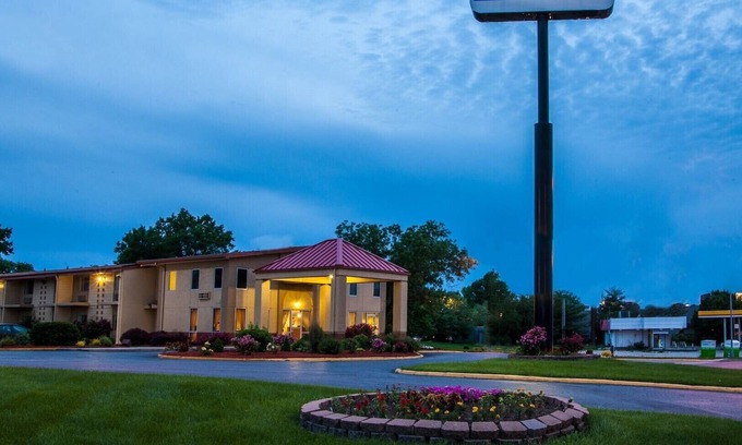 Columbia Hotel | Amerihost Inn & Suites
