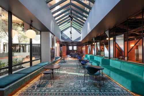 Richmond Hotel | Amora Hotel Riverwalk Melbourne