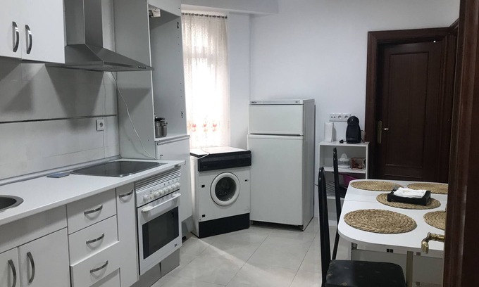 Salesas Apartment | Amplio y Semi Céntrico. Zona Pinchos