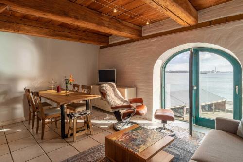 Holtenau Apartment | AmTiessenKai