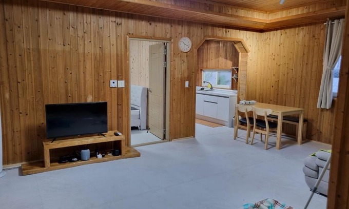 Hallim House | Amy House