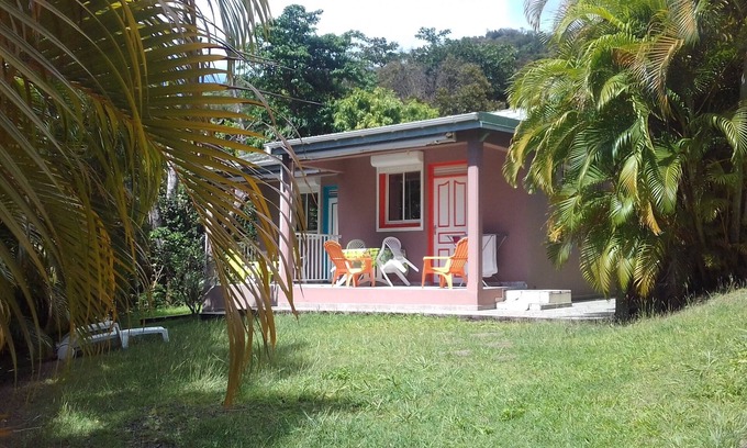 Bas Vent Cottage | An almost new quiet setting near the sea with a car .