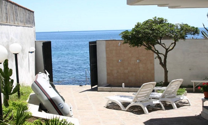 Torre Archirafi Apartment | AN APARTMENT ON THE SEA