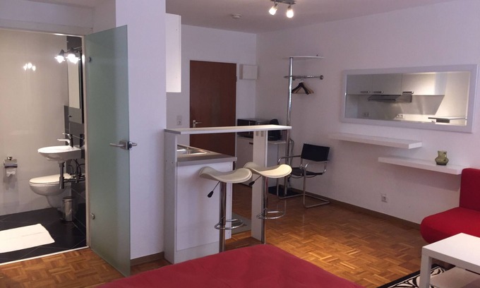 Am Pragfriedhof Apartment | An elegant studio in the heart of Stuttgart