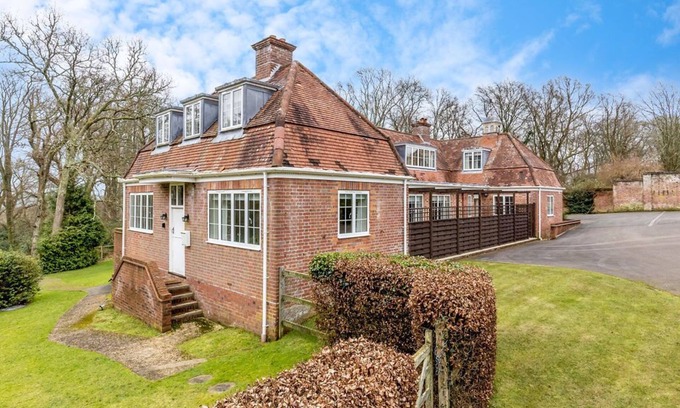 New Forest District Cottage | An Idyllic, Family- Friendly Cottage On A Private Estate In Burley
