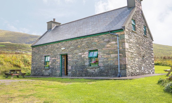 Ballydavid Cottage | AN NEAD, pet friendly, with open fire in Dingle, County Kerry