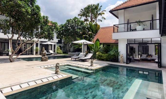 Sunset Road House | Anaya Manis | 9BR Seminyak Villa w/Gym & Pools