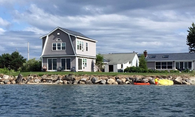 Scarborough Cottage | ANCHORAGE COTTAGE - Delightful Waterfront Home in Pine Point’s Fishermen's Cove