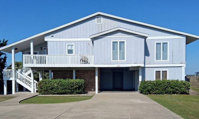 Inlet Harbour House | Anderson's Landing - Walk to Beach (Channelfront) in Garden City Beach