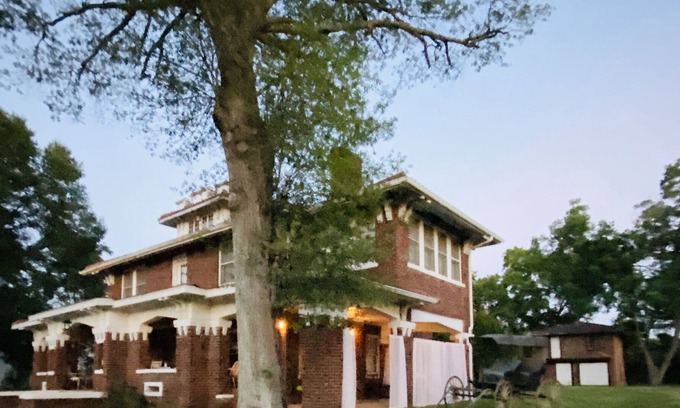 Malakoff House | Anding House B&B. Step back in time at our 1922 historic home.