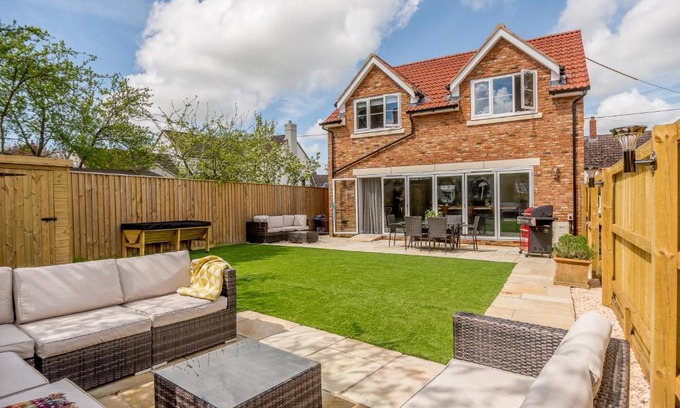 Upton Scudamore House | Angel Lodge Upton Scudamore