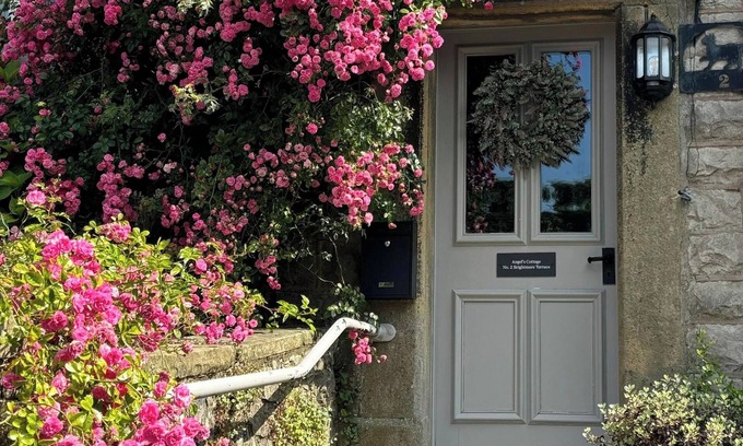 Tideswell Cottage | ANGEL'S COTTAGE, pet friendly, character holiday cottage in Tideswell