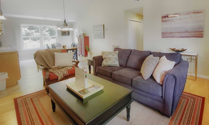 Taylorsville House | Angels Envy 29 - A relaxing place by the lake!