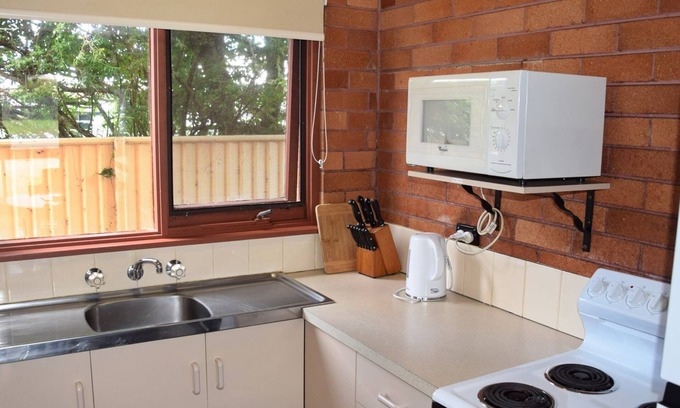 South West Rocks Apartment | Anglers Lodge 4 - walk to the beach