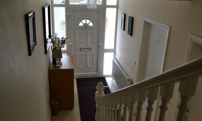 Rushmoor District Bed & Breakfast | Annie's Guest House