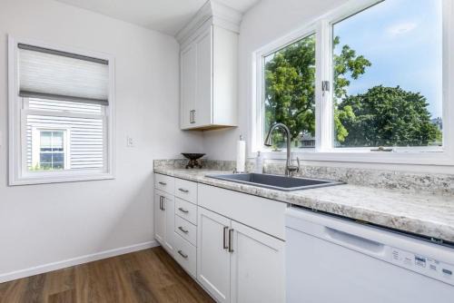 Dubuque House | Annies on Adair - NO Step Entry